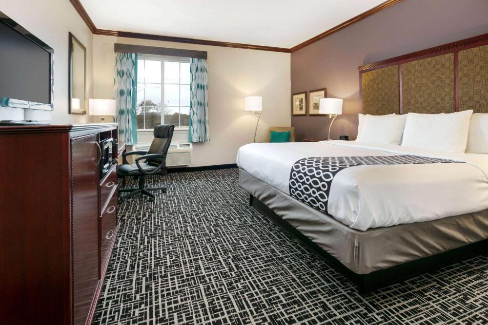 King Room - Mobility Access/Non-Smoking interior